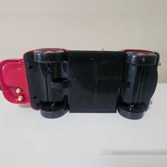 M   M Fire Truck Candy Dispenser 11   Toy 2006 Limited Edition - Picture 7 of 7